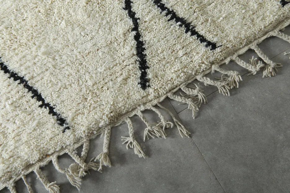 Tapis Beni Ouarain Tichka noir et blanc, vue 7 sur 7