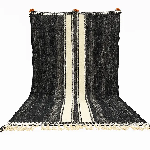 Tapis Beni Ouarain Tifawt noir et blanc à rayures — tapis beni ouarain