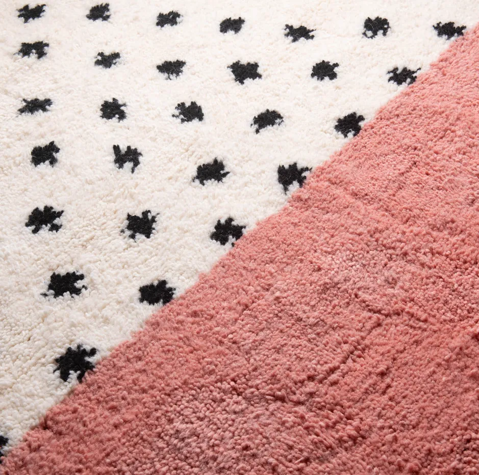 Tapis Beni Ouarain Tislit rose, vue 4 sur 7