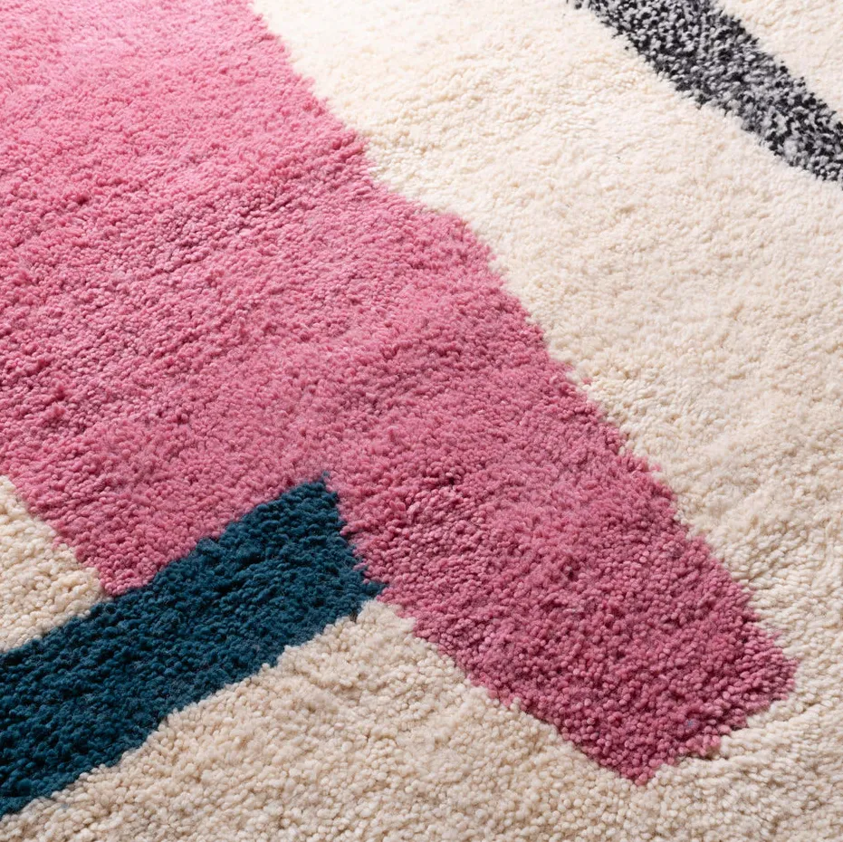 Tapis Beni Ouarain Tissint beige et blanc, vue 3 sur 7