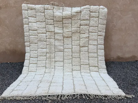 Tapis Beni Ouarain Tiwul crème à damier — tapis beni ouarain