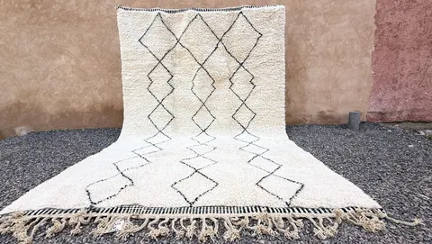 Tapis Beni Ouarain Yidir crème et noir à losanges — tapis beni ouarain