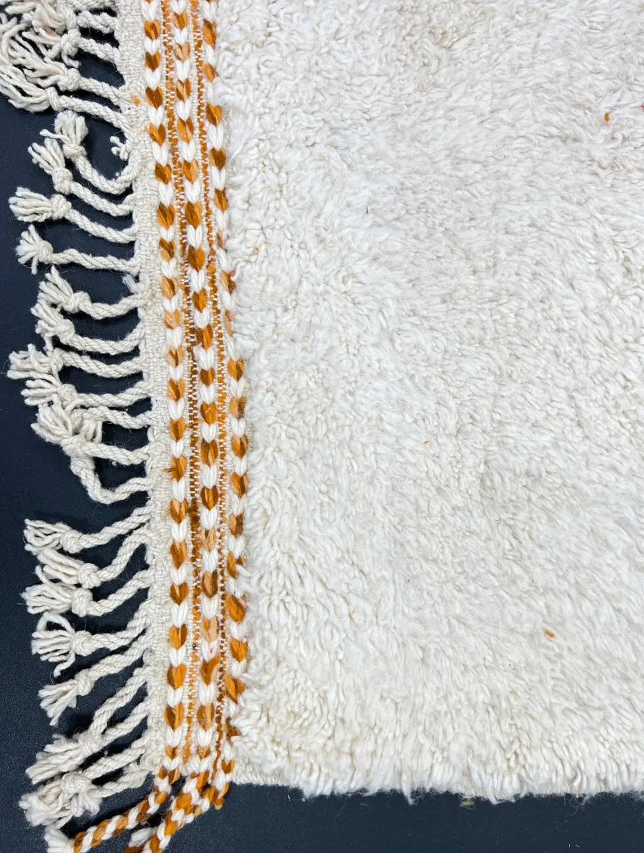 Tapis berbère Abid orange et blanc uni, vue 4 sur 4