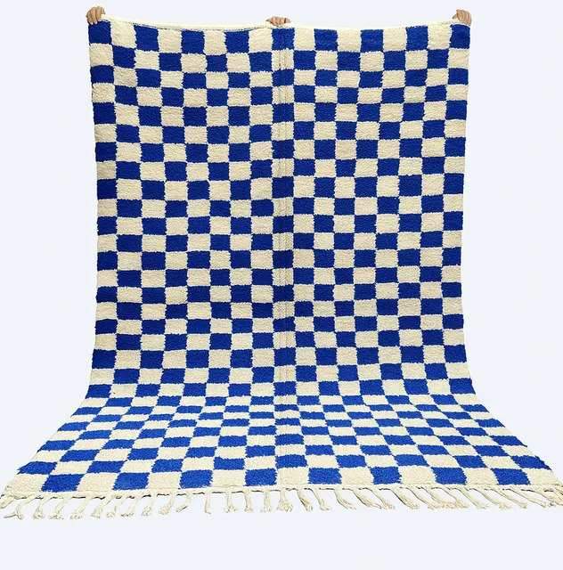 Tapis berbère Adrar bleu à damier — tapis berbères contemporains