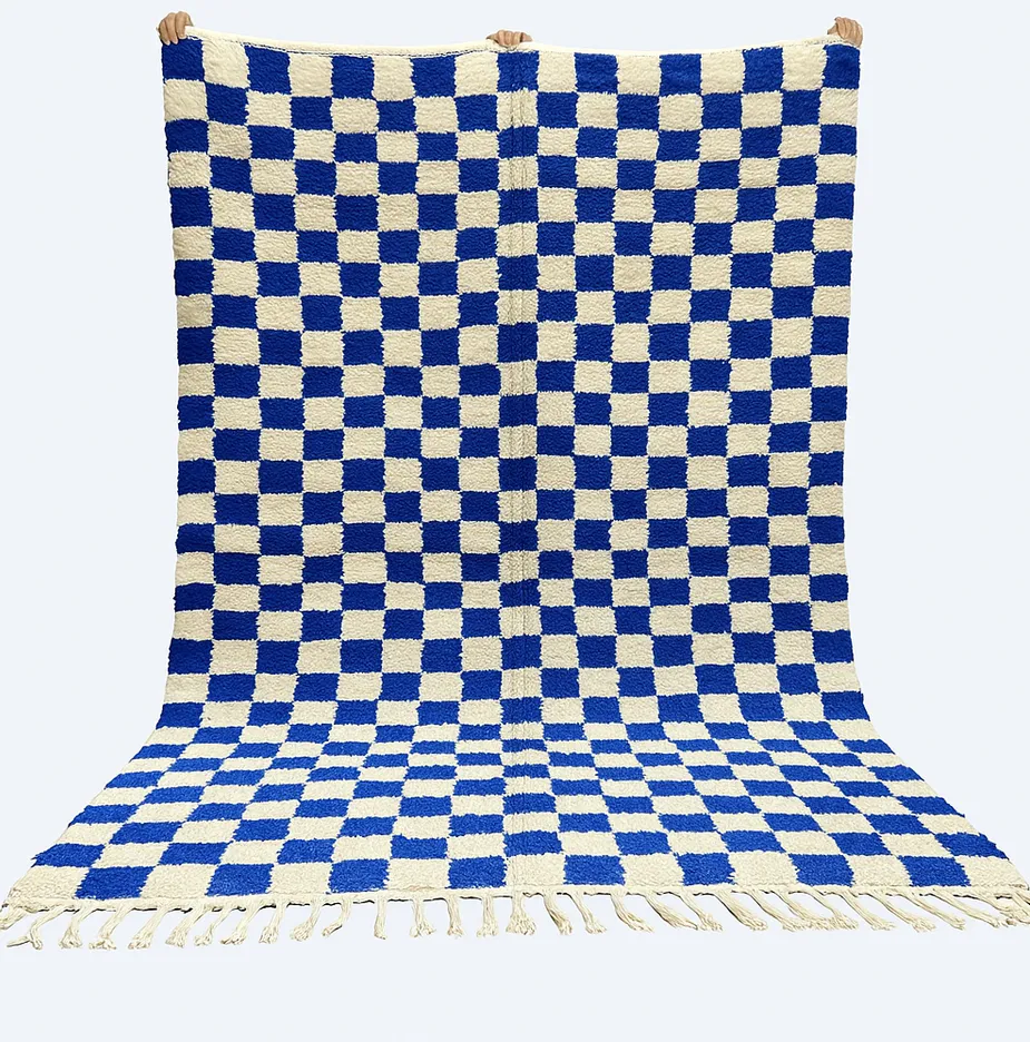 Tapis berbère Adrar bleu à damier — tapis berbères contemporains tissé à la main