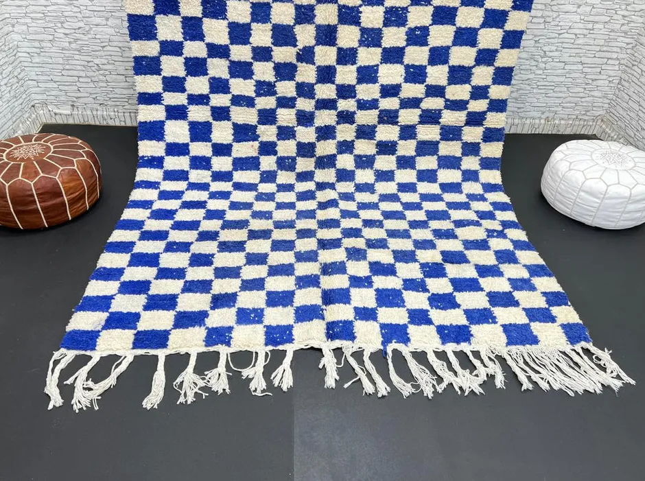 Tapis berbère Adrar bleu à damier, vue 3 sur 4