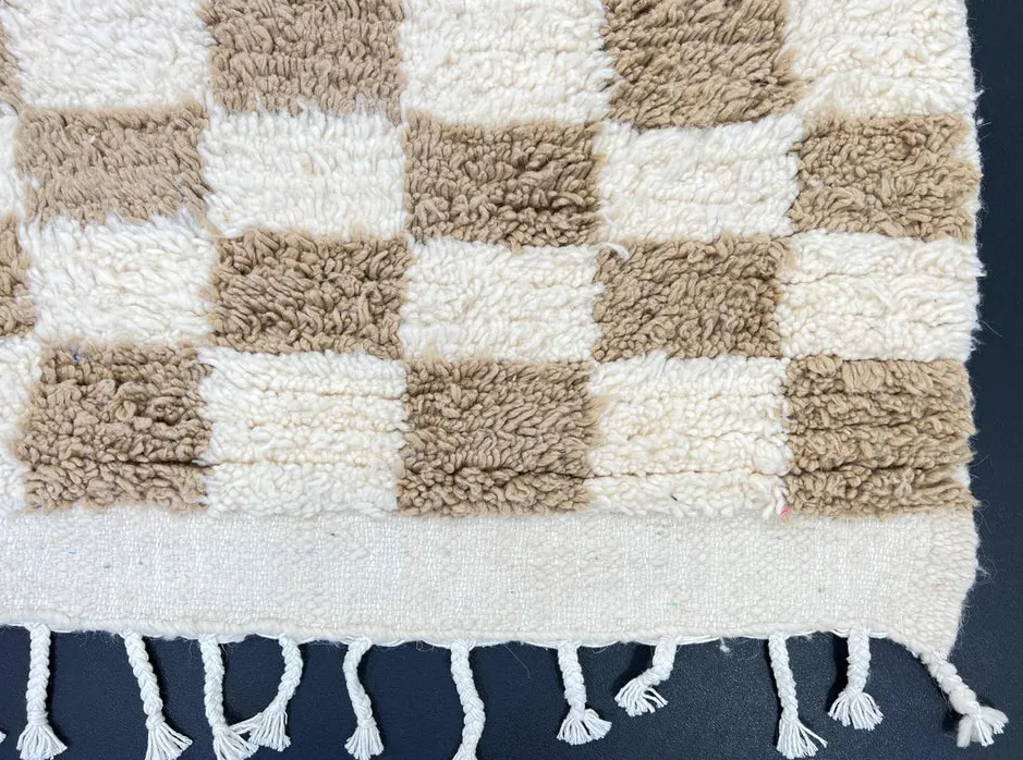 Tapis berbère Agadir beige à damier, vue 4 sur 4
