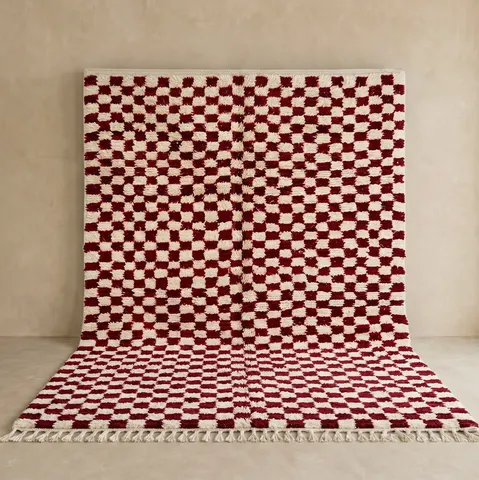 Tapis berbère Aglou rouge et crème à damier — tapis berbères contemporains
