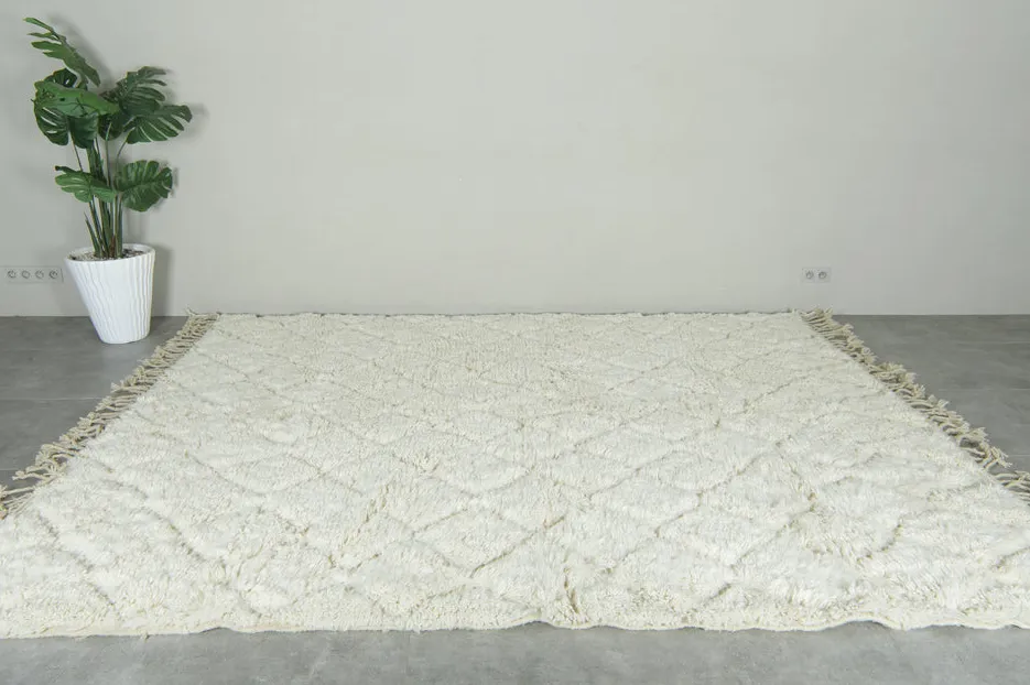 Tapis berbère Aguelmam crème et blanc uni, vue 4 sur 7