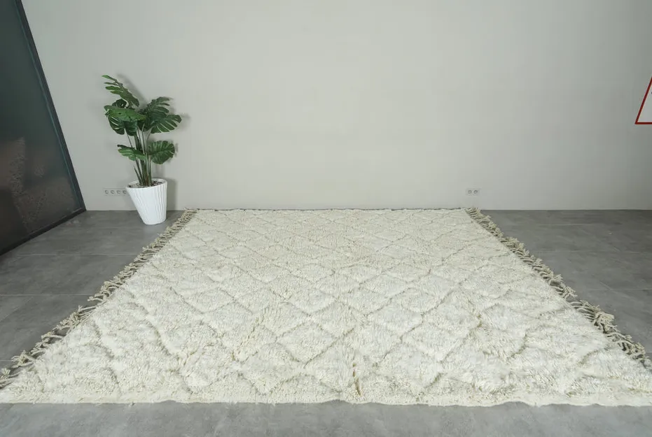 Tapis berbère Aguelmam crème et blanc uni, vue 5 sur 7