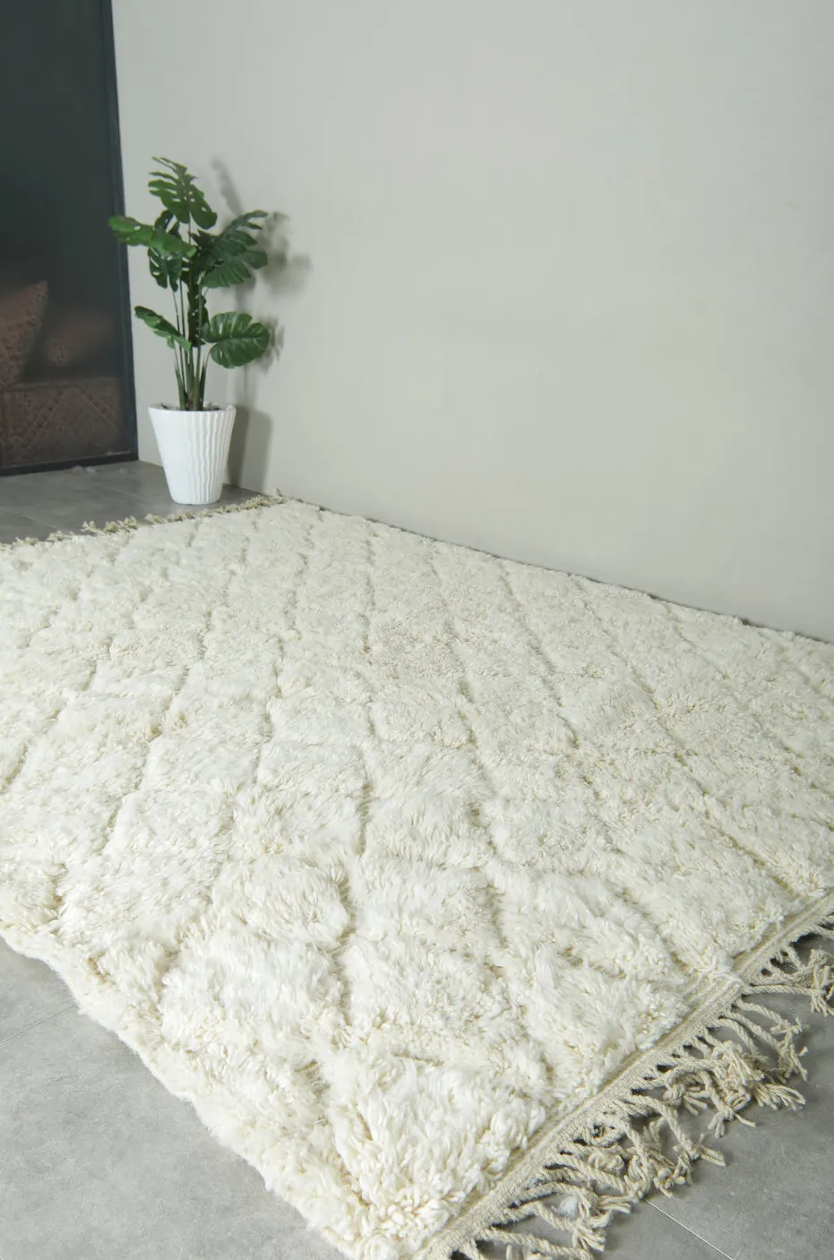 Tapis berbère Aguelmam crème et blanc uni, vue 7 sur 7