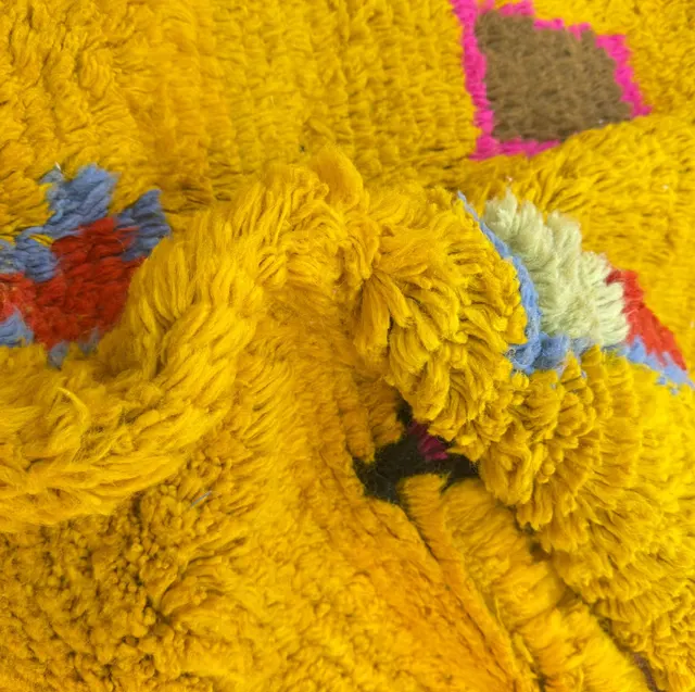 Tapis berbère Aguelmous jaune et multicolore — tapis berbères contemporains