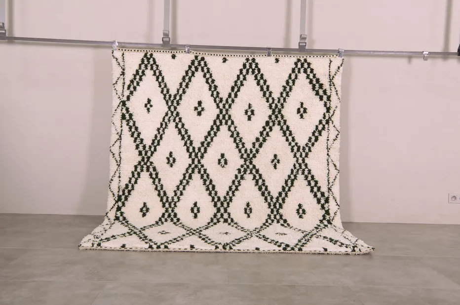 Tapis berbère Ahansal crème et vert à losanges, vue 3 sur 7