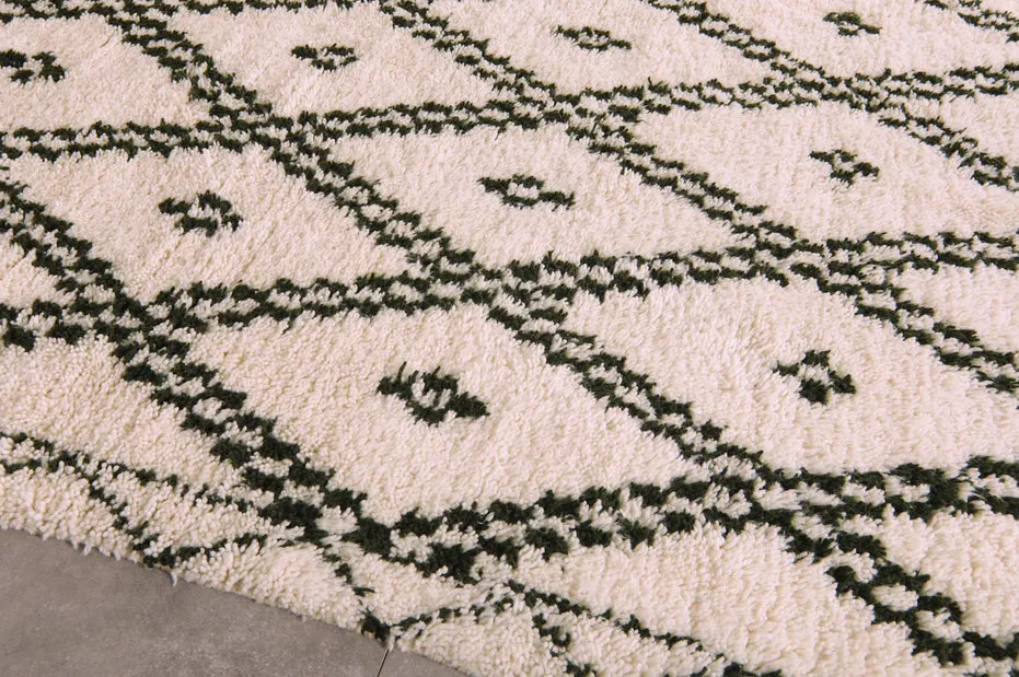 Tapis berbère Ahansal crème et vert à losanges, vue 5 sur 7