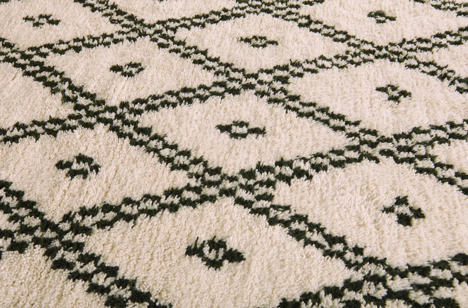 Tapis berbère Ahansal crème et vert à losanges, vue 6 sur 7