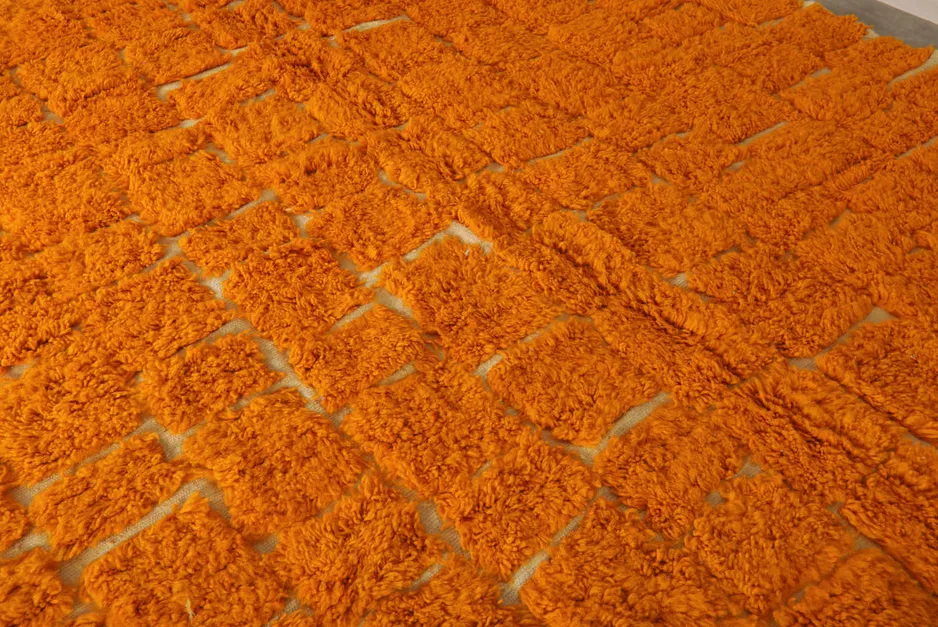 Tapis berbère Aït-Bouguemez orange et crème, vue 7 sur 7