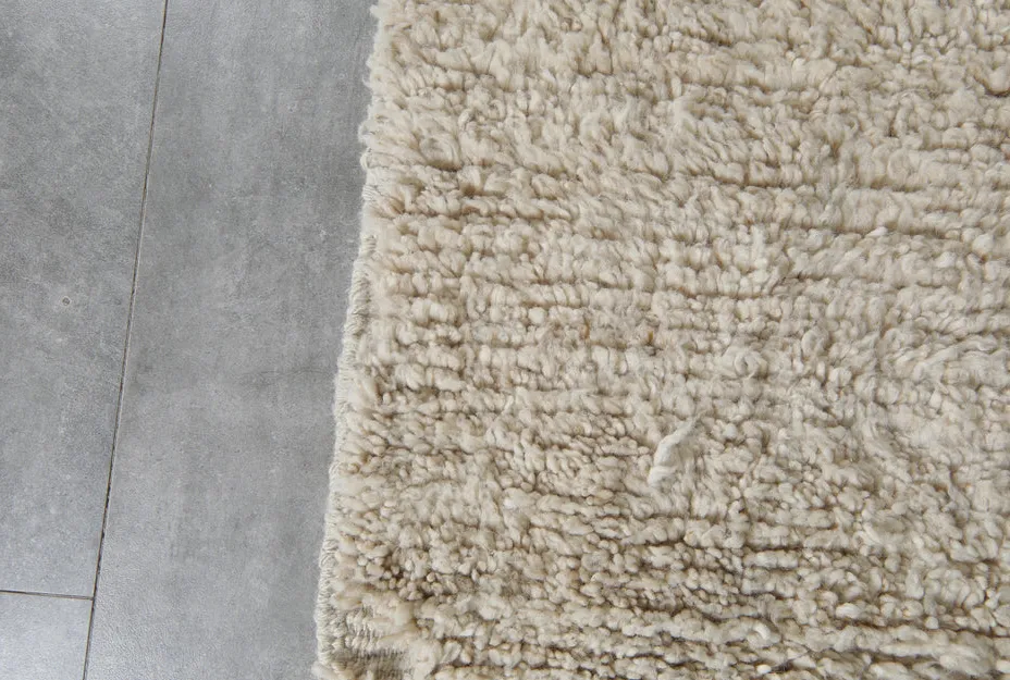 Tapis berbère Aksoual beige, vue 7 sur 7