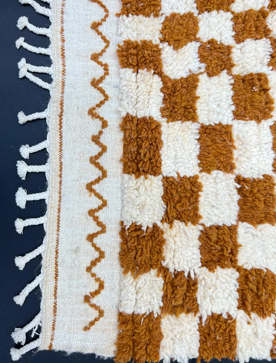 Tapis berbère Amayas marron à damier, vue 4 sur 4