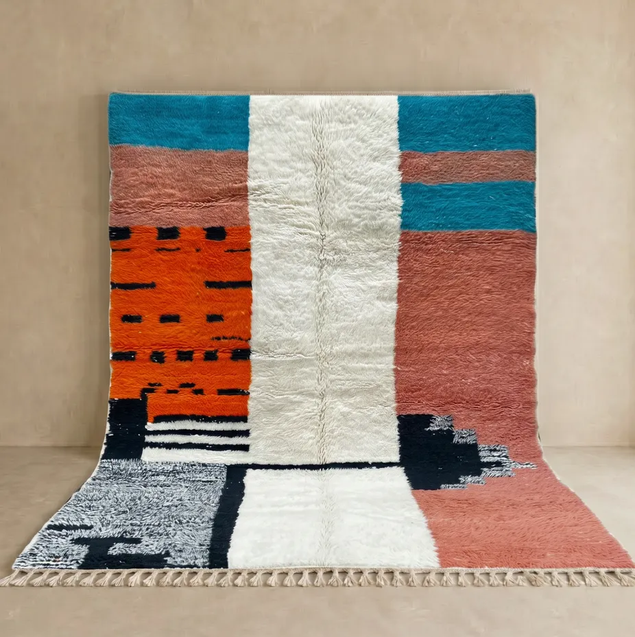 Tapis berbère Anezi multicolore au dessin abstrait — tapis berbères contemporains tissé à la main