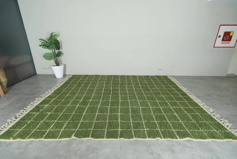 Tapis berbère Anghomar vert à damier, vue 4 sur 7