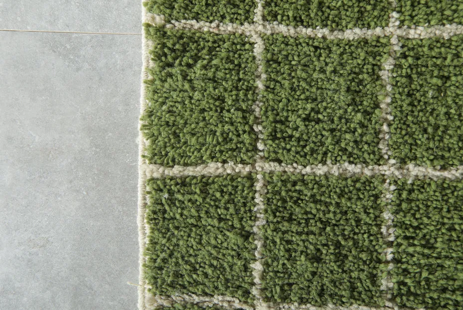 Tapis berbère Anghomar vert à damier, vue 6 sur 7