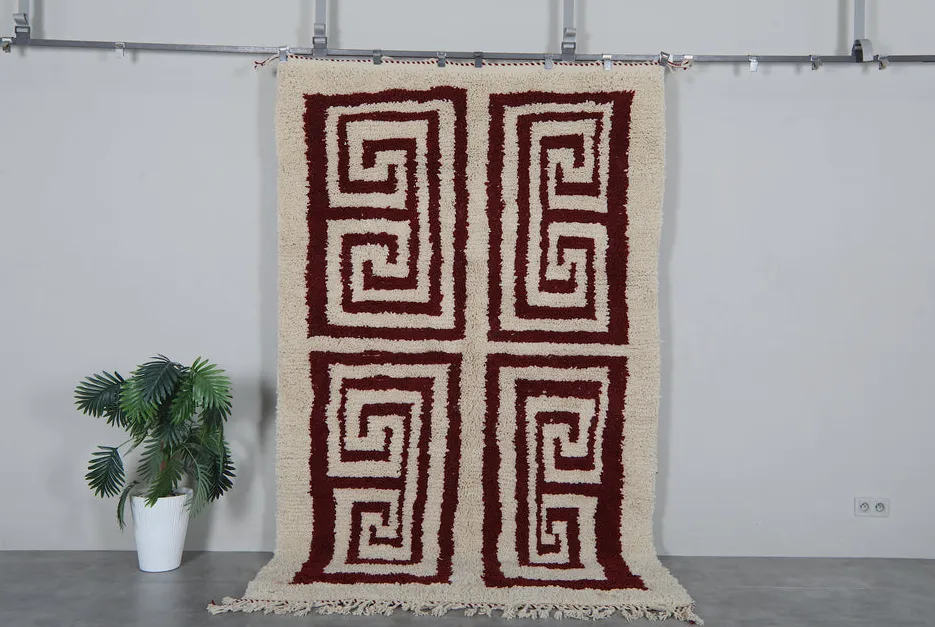 Tapis berbère Anir crème et bordeaux aux motifs géométriques — tapis berbères contemporains tissé à la main