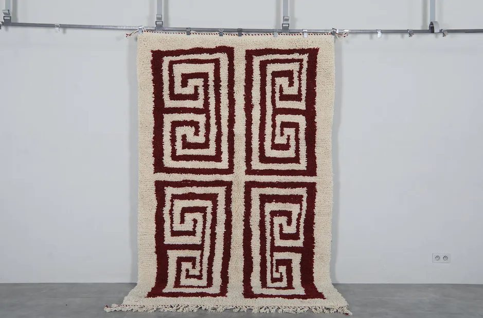 Tapis berbère Anir crème et bordeaux aux motifs géométriques, vue 3 sur 7