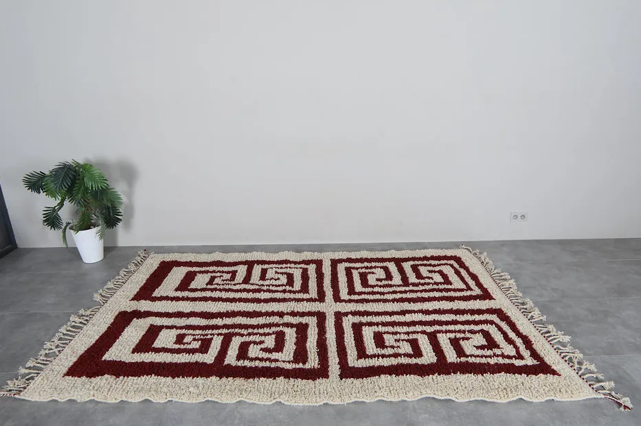 Tapis berbère Anir crème et bordeaux aux motifs géométriques, vue 4 sur 7