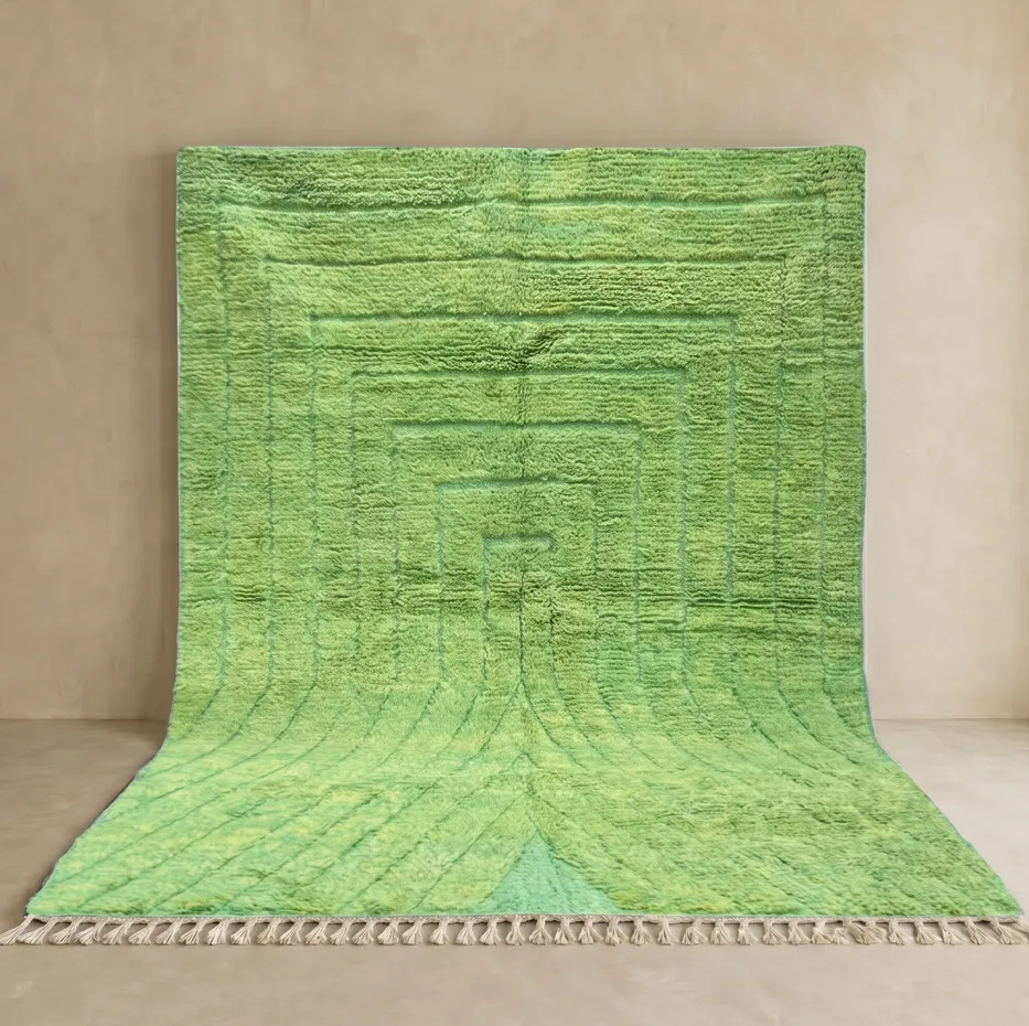 Tapis berbère Azemmour vert aux motifs géométriques — tapis berbères contemporains tissé à la main