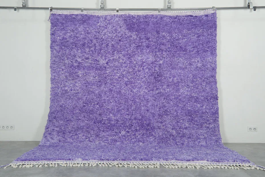Tapis berbère Azigza violet, vue 3 sur 7