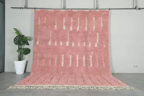 Tapis berbère Azrou rose et crème à rayures — tapis berbères contemporains