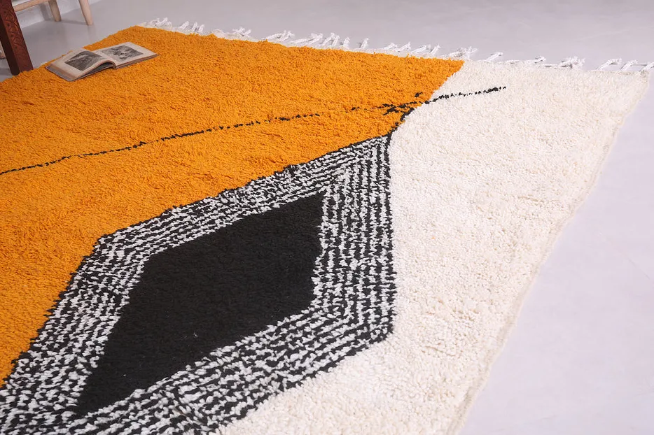 Tapis berbère Bani jaune, vue 4 sur 7