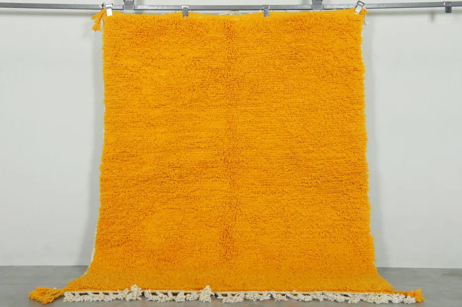 Tapis berbère Bounaceur moutarde et jaune, vue 3 sur 7