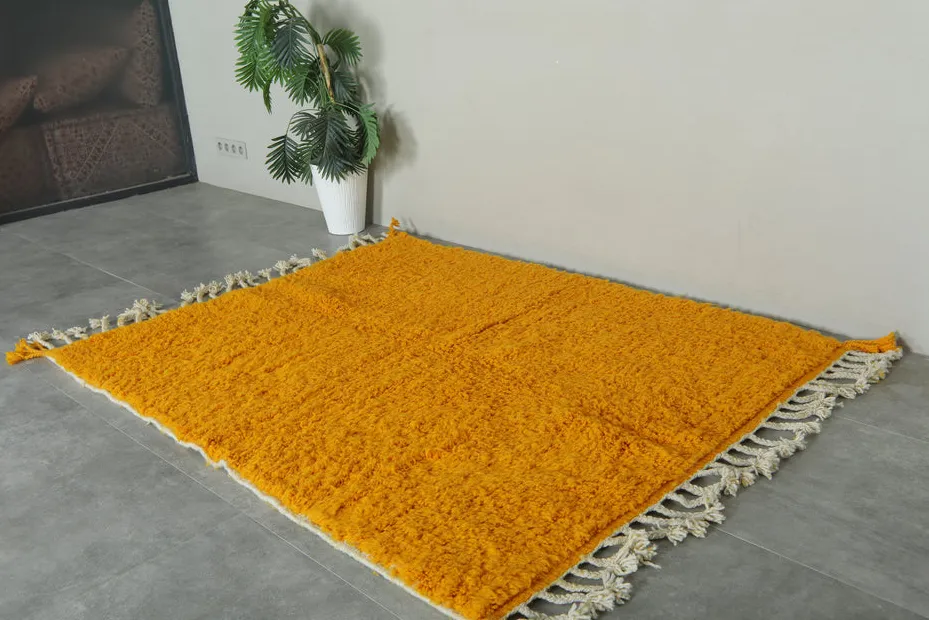Tapis berbère Bounaceur moutarde et jaune, vue 5 sur 7