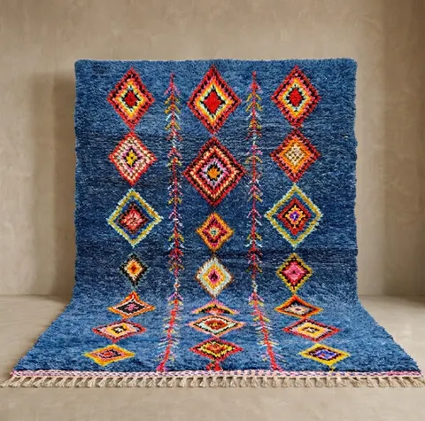 Tapis berbère Chefchaouen bleu et multicolore à losanges — tapis berbères contemporains