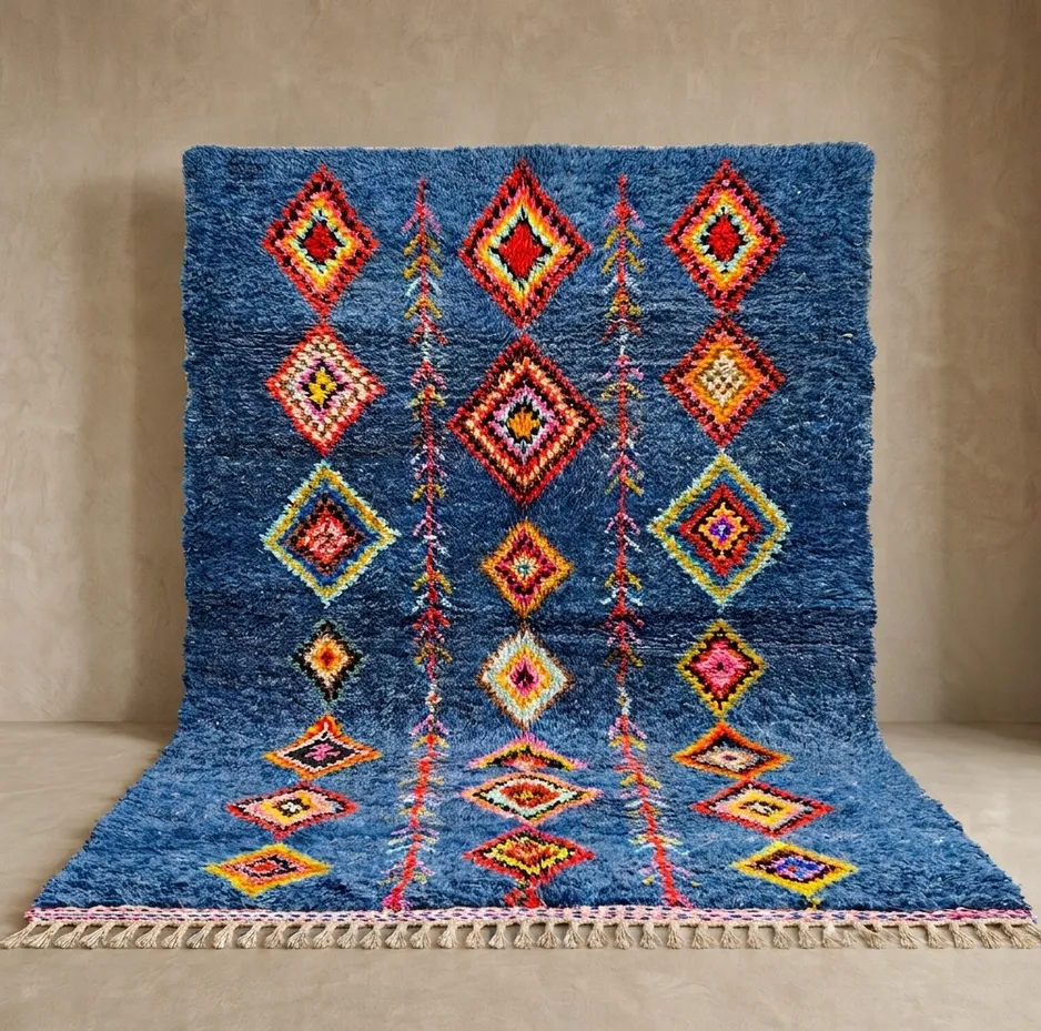 Tapis berbère Chefchaouen bleu et multicolore à losanges — tapis berbères contemporains tissé à la main