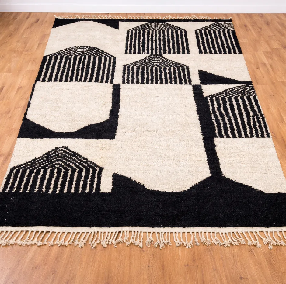 Tapis berbère Dihya noir et blanc, vue 3 sur 3
