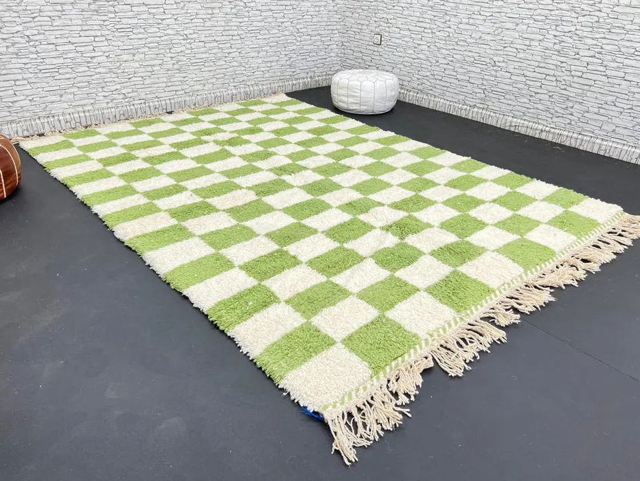 Tapis berbère Drâa vert et crème à damier, vue 4 sur 4