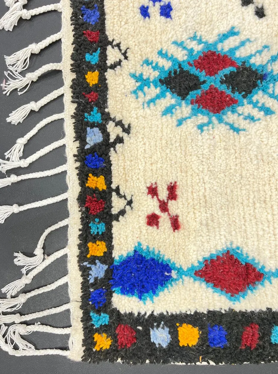 Tapis berbère Gaya multicolore aux motifs berbères, vue 4 sur 4