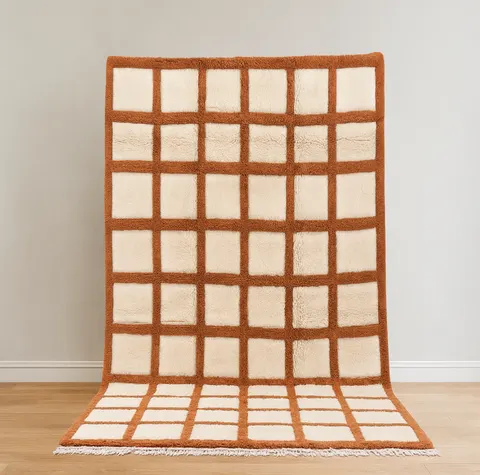 Tapis berbère Gourrama marron et crème à damier — tapis berbères contemporains