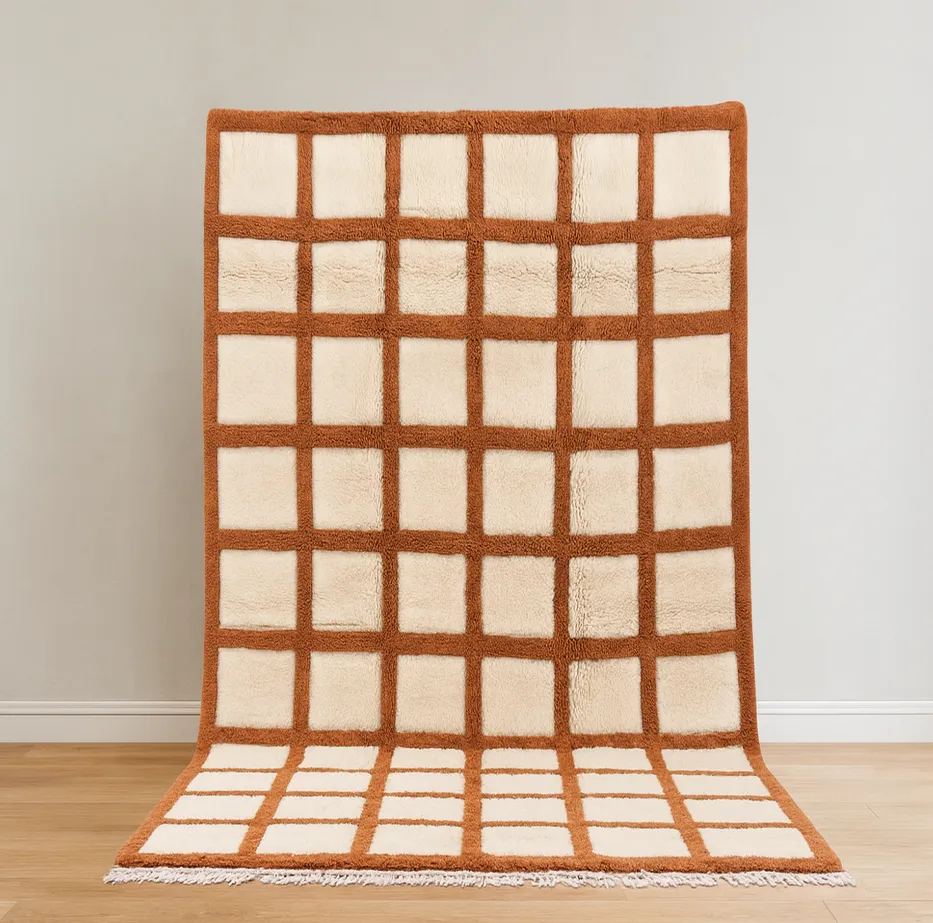 Tapis berbère Gourrama marron et crème à damier — tapis berbères contemporains tissé à la main
