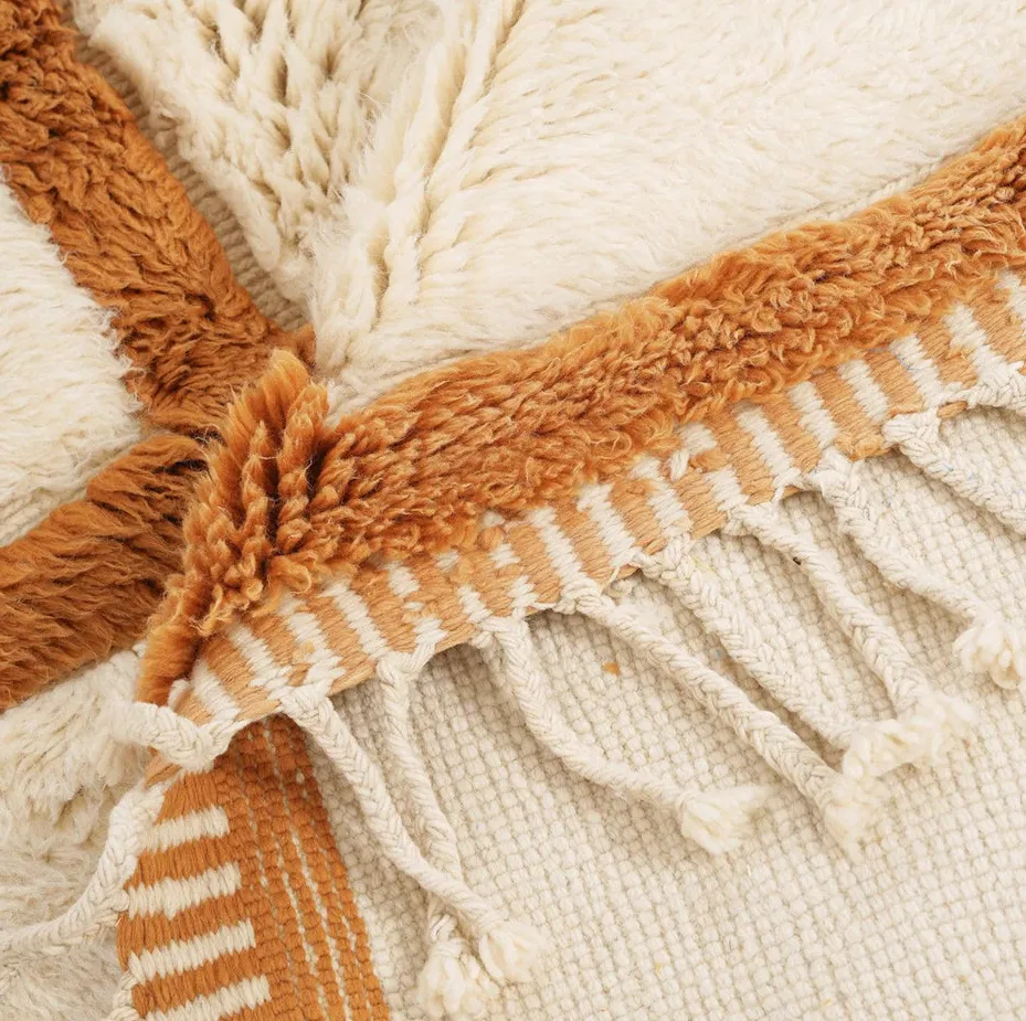 Tapis berbère Gourrama marron et crème à damier, vue 4 sur 4
