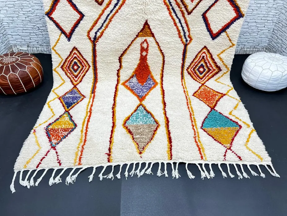 Tapis berbère Idir crème aux motifs géométriques, vue 3 sur 4