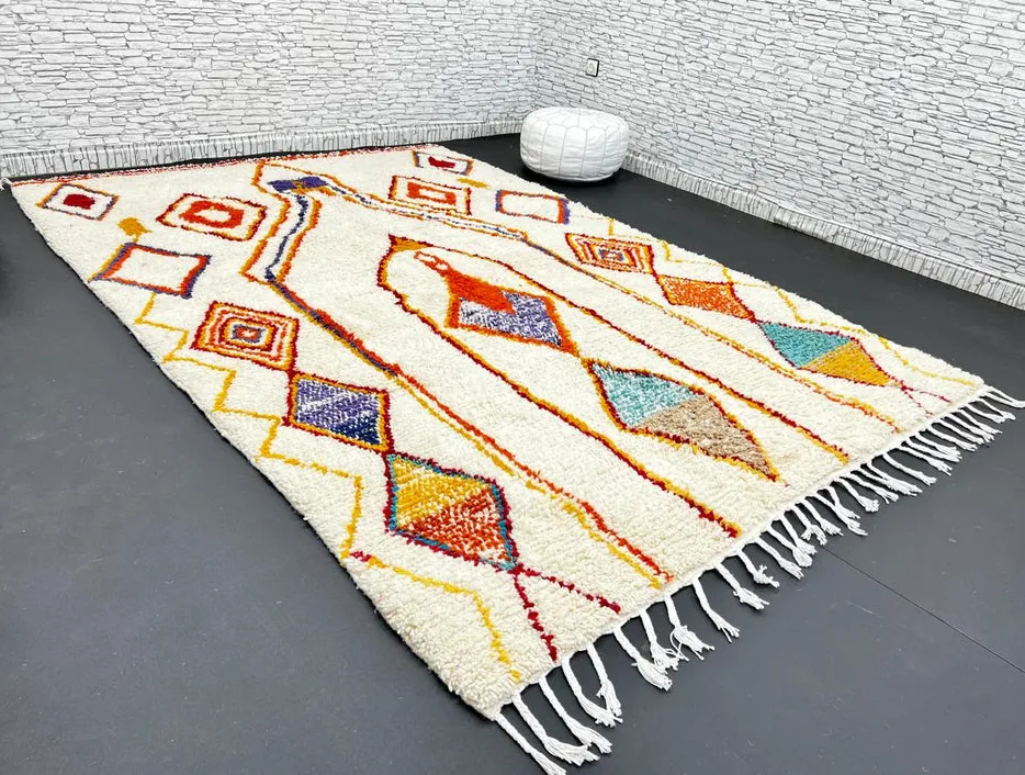 Tapis berbère Idir crème aux motifs géométriques, vue 4 sur 4