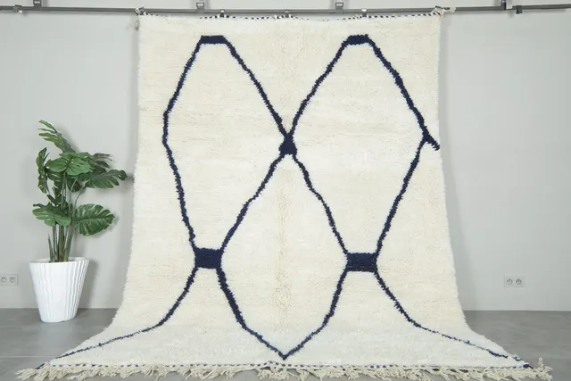 Tapis berbère Ifrah crème et bleu aux motifs géométriques — tapis berbères contemporains
