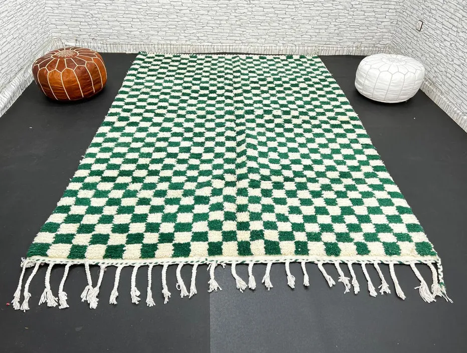 Tapis berbère Illi vert et blanc à damier, vue 4 sur 4