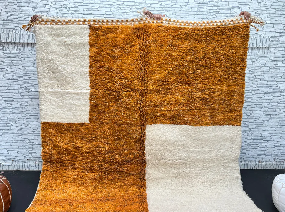 Tapis berbère Imlil orange et blanc, vue 3 sur 4