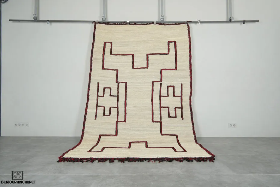 Tapis berbère Imlil rouge et noir, vue 3 sur 7