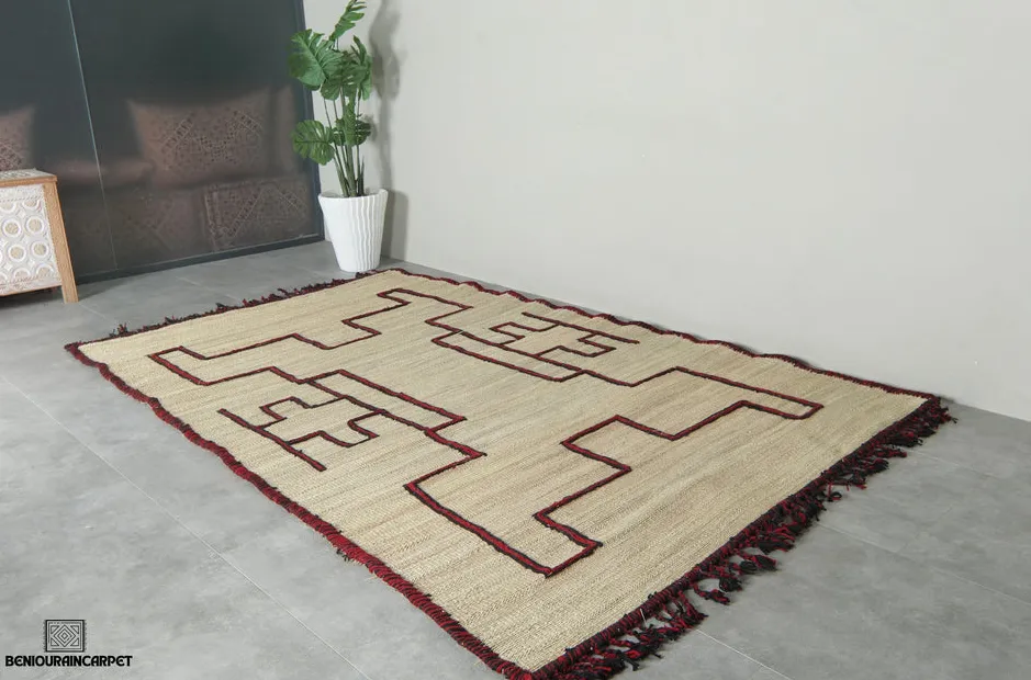Tapis berbère Imlil rouge et noir, vue 6 sur 7