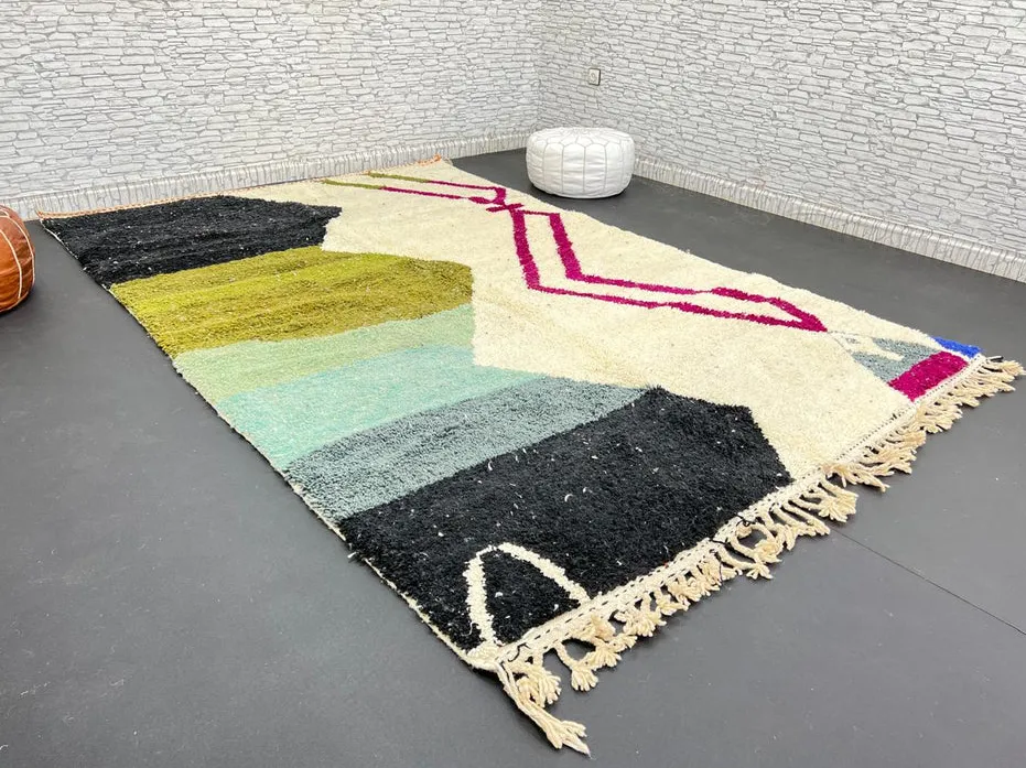 Tapis berbère Izem au dessin abstrait, vue 4 sur 4